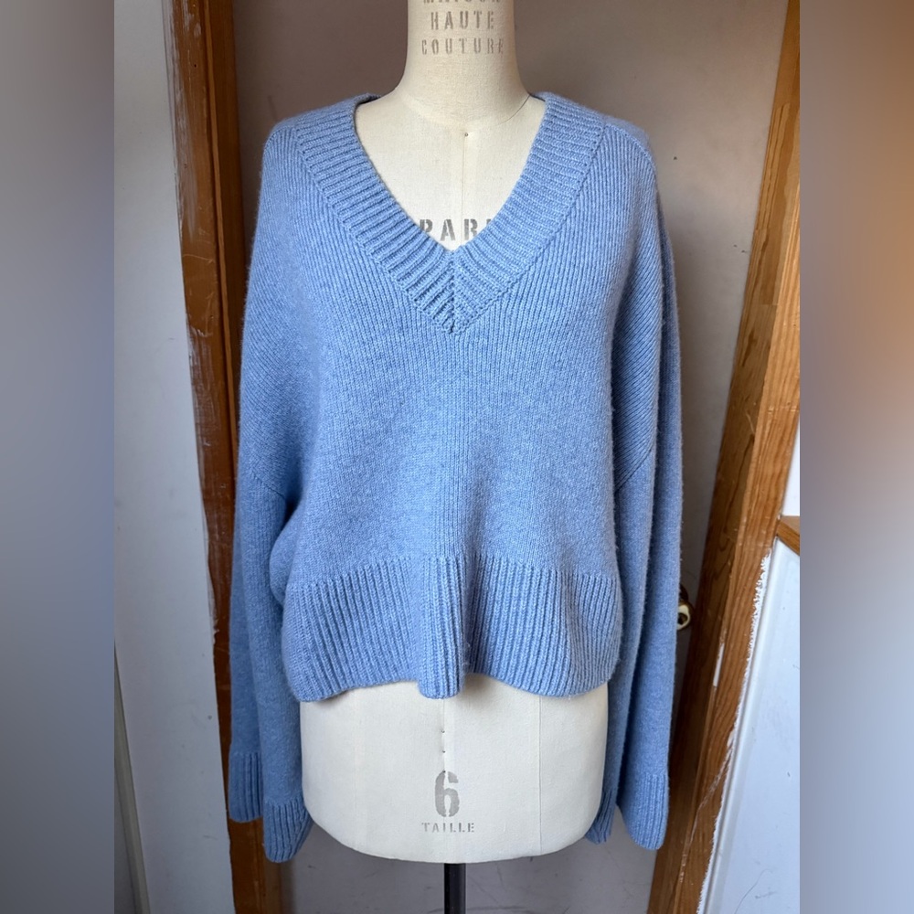 $1480 KHAITE Lenina Cashmere V-Neck Light Blue Sweater - Size M - Picture 6 of 13